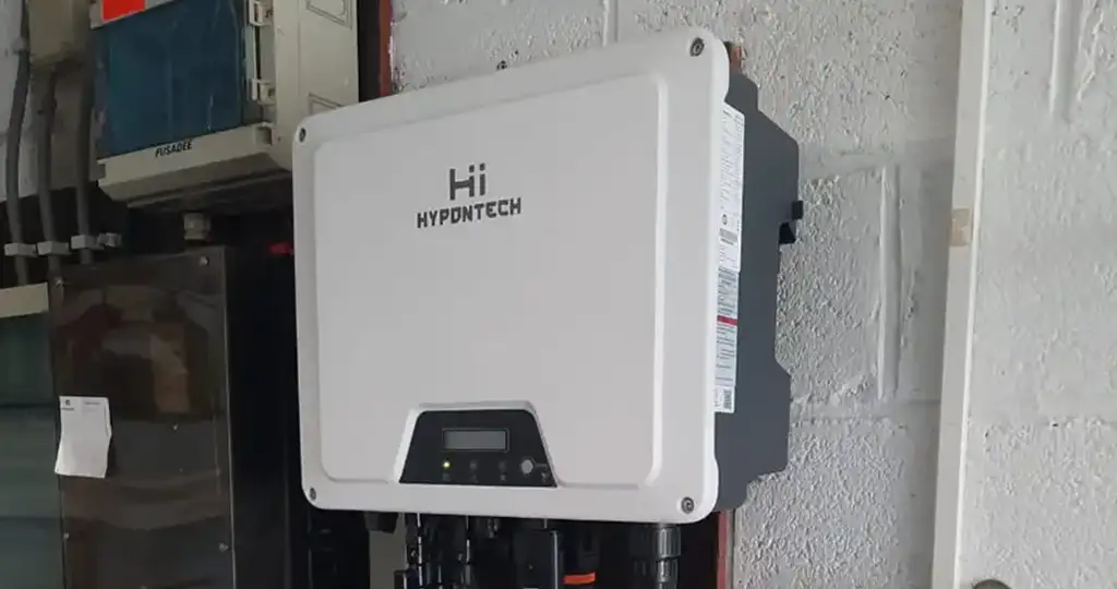 Retrofit Photovoltaïque - Onduleur Hybride Triphasé de 5kVA