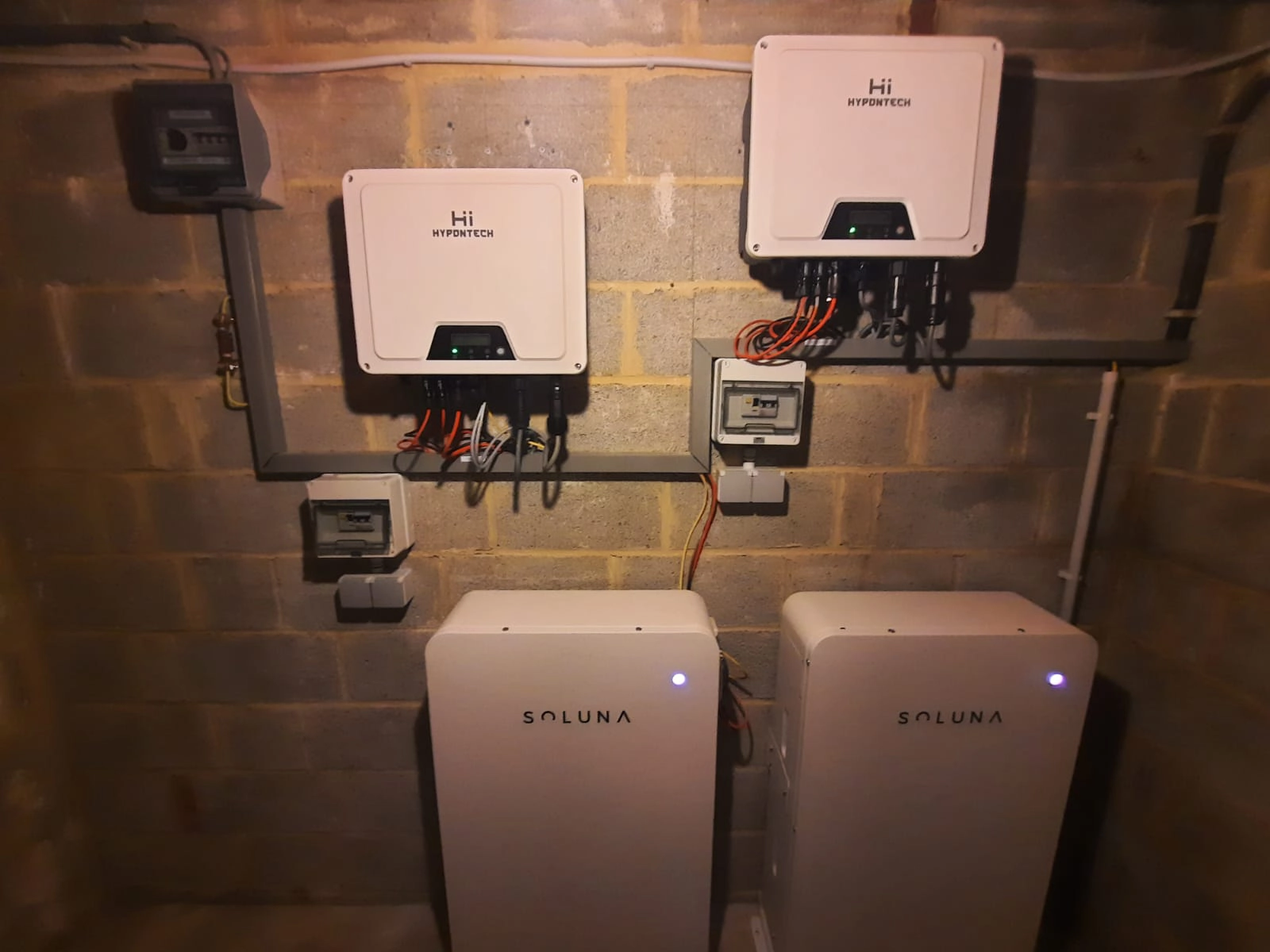 Remplacez vos anciens onduleurs par des solutions hybrides performantes